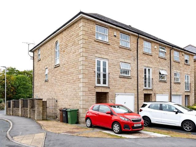 House for sale in Tranmere Park, Guiseley