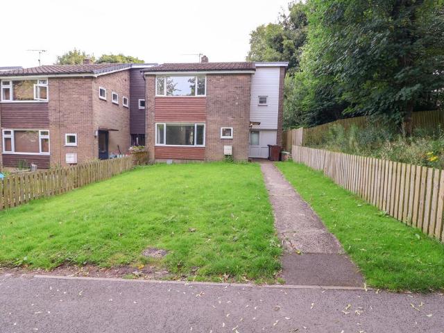 House for sale in Charlestown, Charlesworth