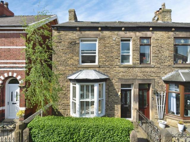 House for sale in Wash, Charlesworth