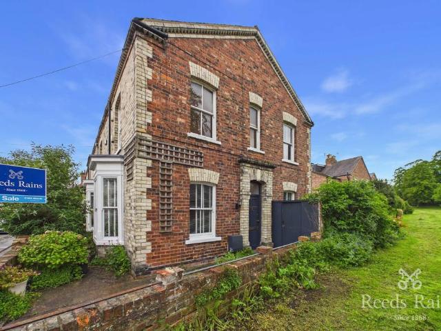 House for sale in High Field, York