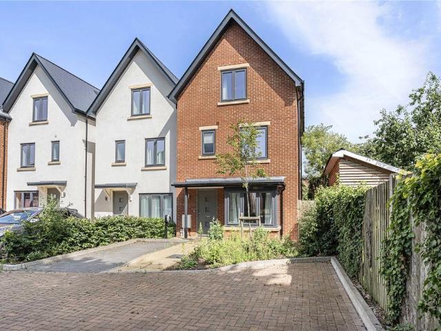 House for sale in The Slade, Oxfordshire