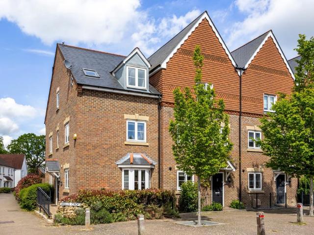 House for sale in Wickhurst Green, Horsham