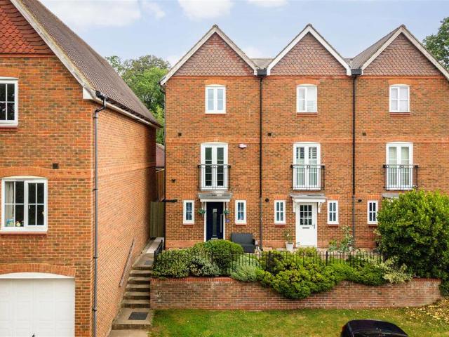 House for sale in Bolnore Village, Perryfields