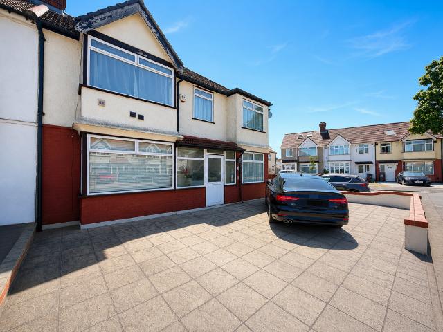 House for sale in London Borough of Hounslow, Greater London