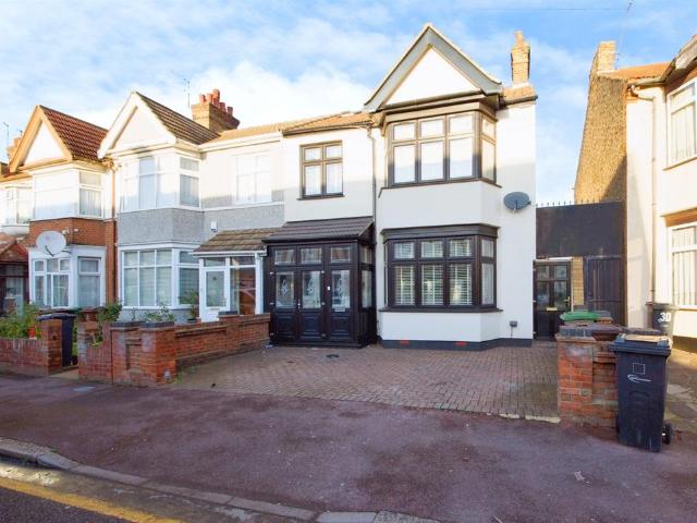 House for sale in Thames View, Greater London