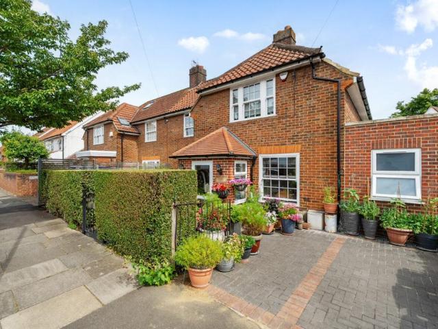 House for sale in London Borough of Ealing, Park Royal