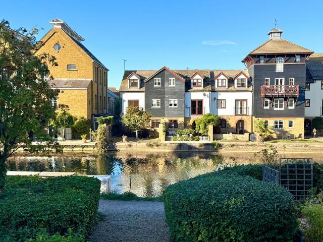 House for sale in Kings Hill, Colliers End