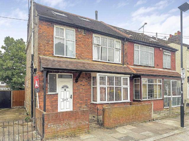 House for sale in London Borough of Hounslow, Greater London