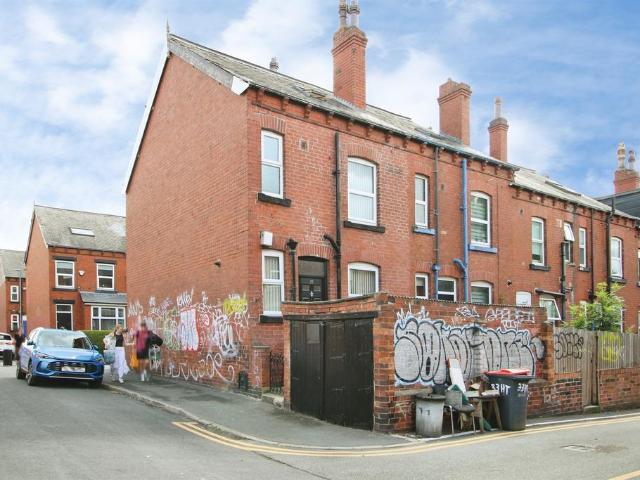 House for sale in Hyde Park, West Yorkshire