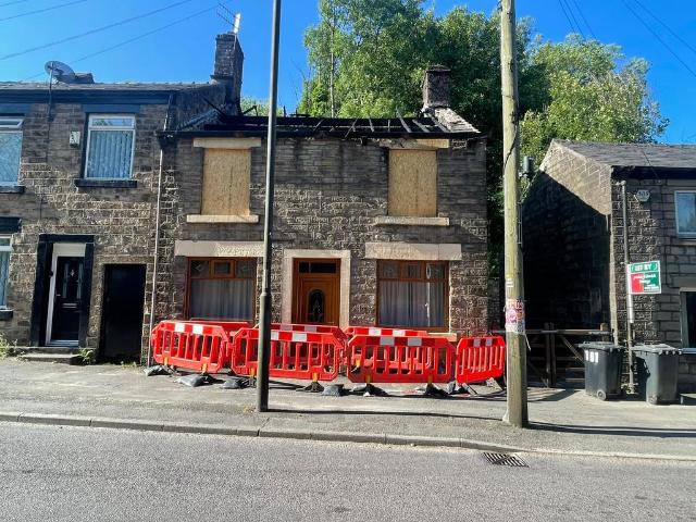 House for sale in Simmondley, Charlesworth