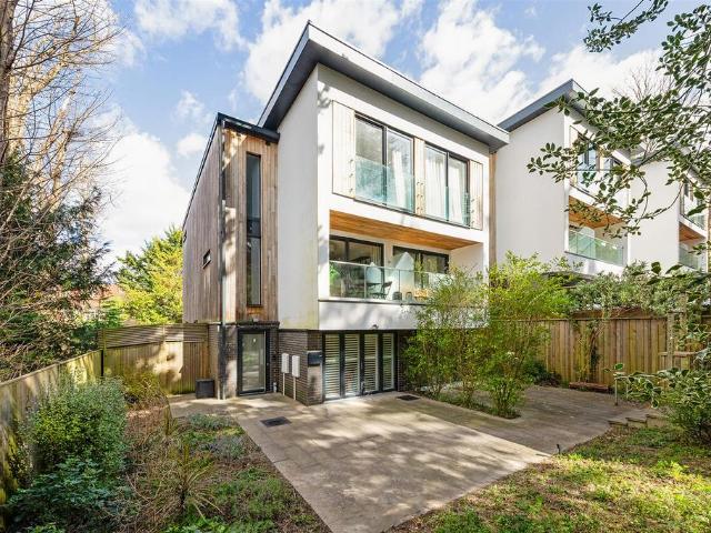 House for sale in London Borough of Croydon, Purley