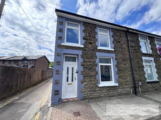 House for sale in Pentre