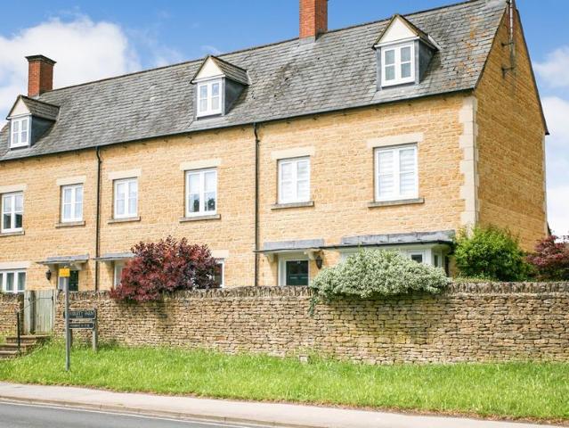 House for sale in Fossebridge, Gloucestershire