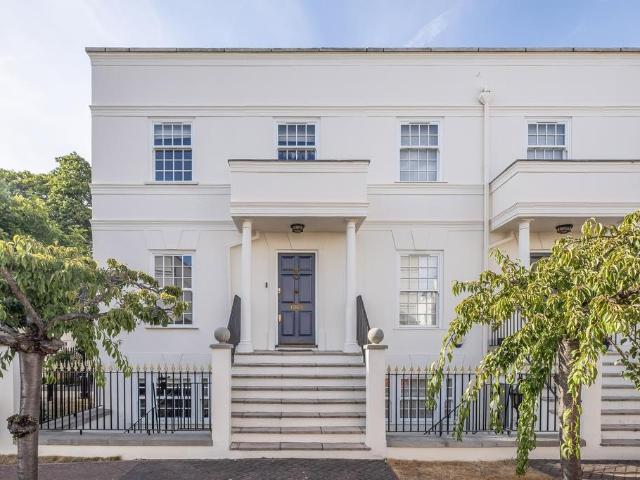House for sale in Putney Village, Greater London