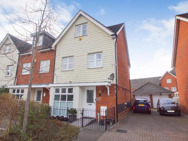 Terraced House for sale in Slough