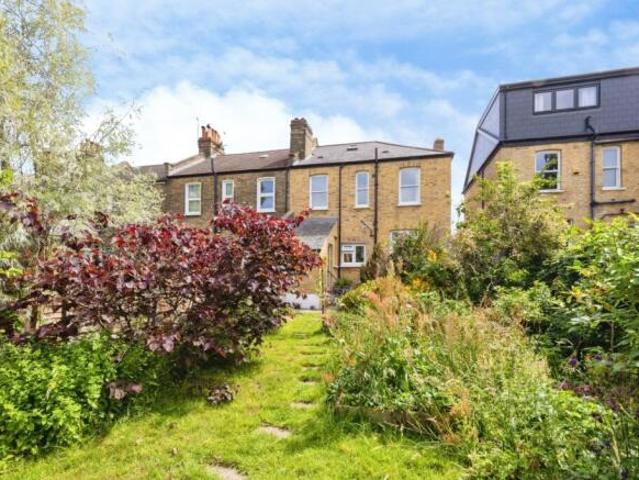 Cottage for sale in Cat Hill