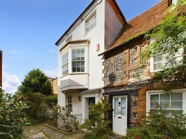 House for sale in Upton, Acol