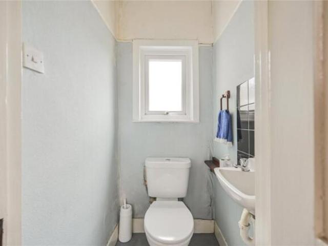 Cottage for sale in Cat Hill