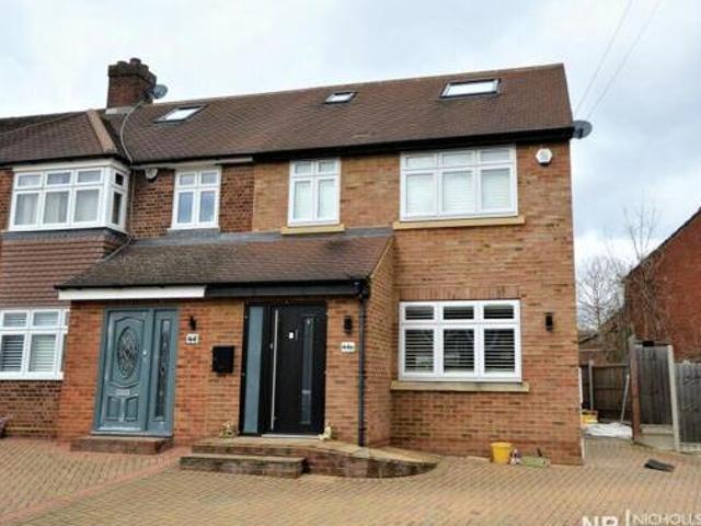 House for sale in Chessington