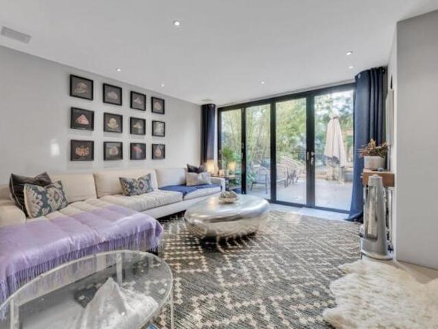 Cottage for sale in St. John's Wood, Greater London