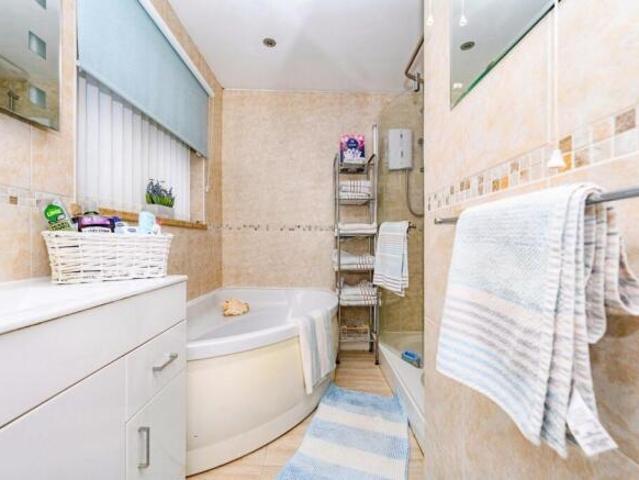 Cottage for sale in Luton