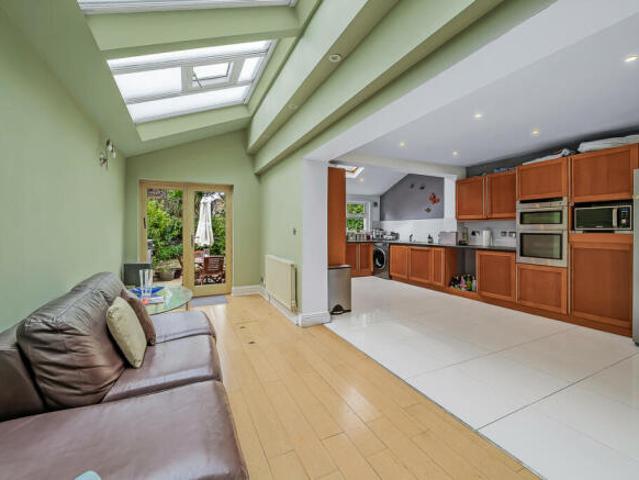 Cottage for sale in Cat Hill