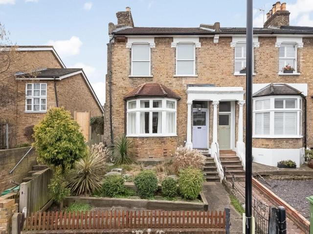 Terraced House for sale in East Dulwich