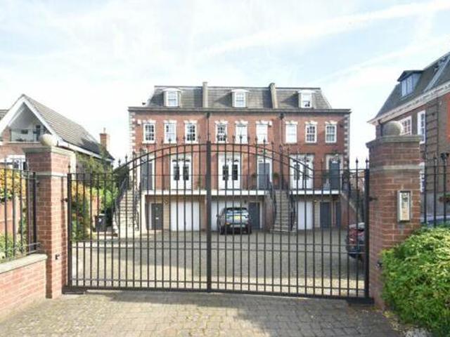 House for sale in Gerrards Cross, Denham