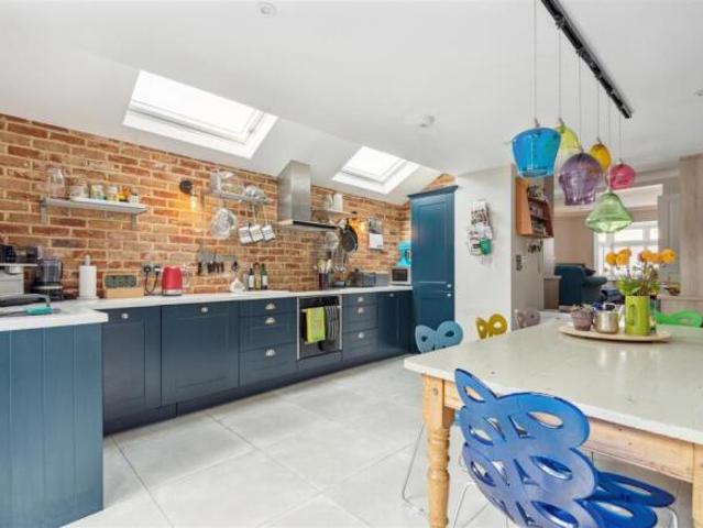 Cottage for sale in Cat Hill