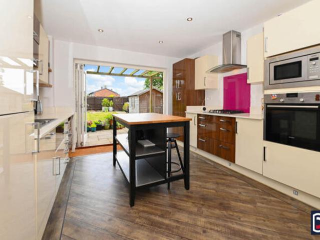 Cottage for sale in Northampton, Northamptonshire