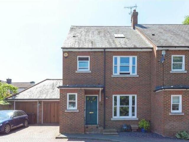House for sale in Hatching Green, Five Acres
