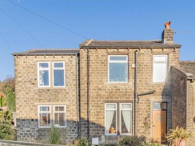 House for sale in Huddersfield, West Yorkshire