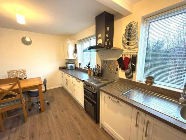 Cottage for sale in Luton, England