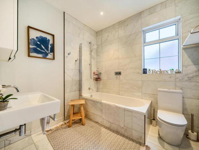 Cottage for sale in Cat Hill