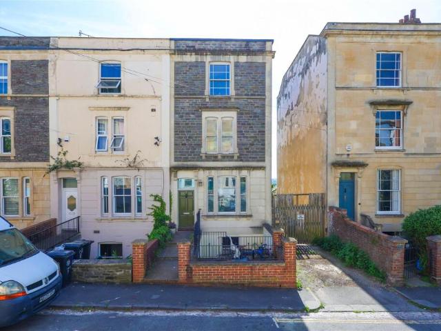 Terraced House for sale in Montpelier