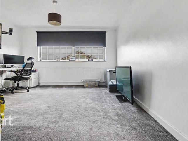 Cottage for sale in Spring Park, Luton