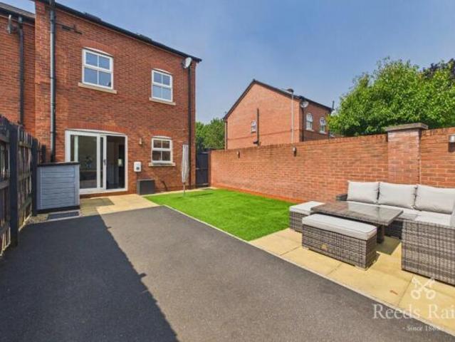Cottage for sale in Georgia, Greater Manchester