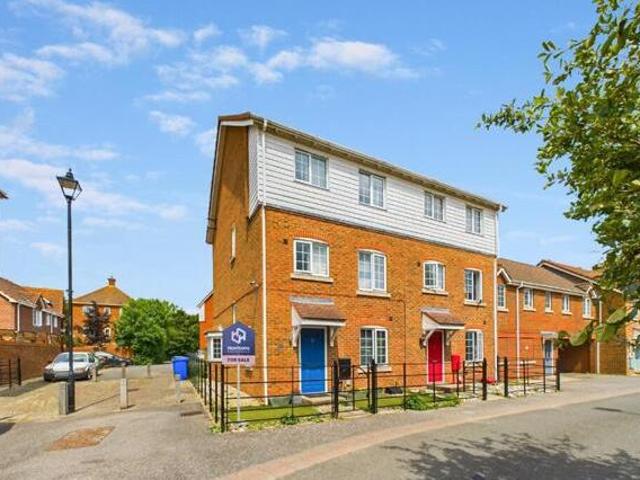 House for sale in Oad Street, Kent