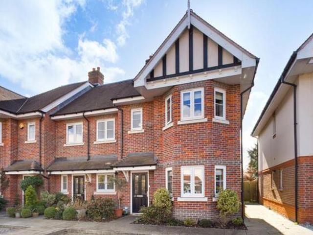 House for sale in Chertsey, Runnymede