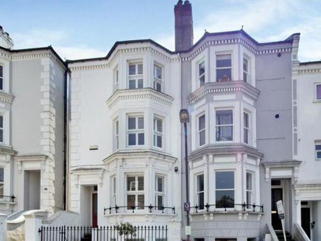 House for sale in Broadwater Down, Sandown Park