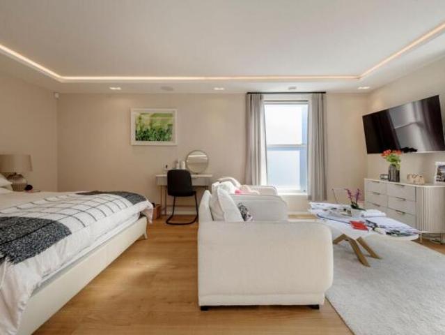 Cottage for sale in Notting Hill, Greater London
