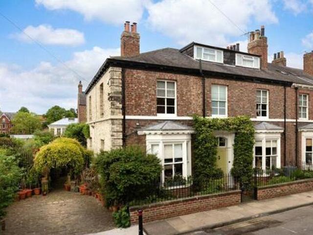 House for sale in High Field, York