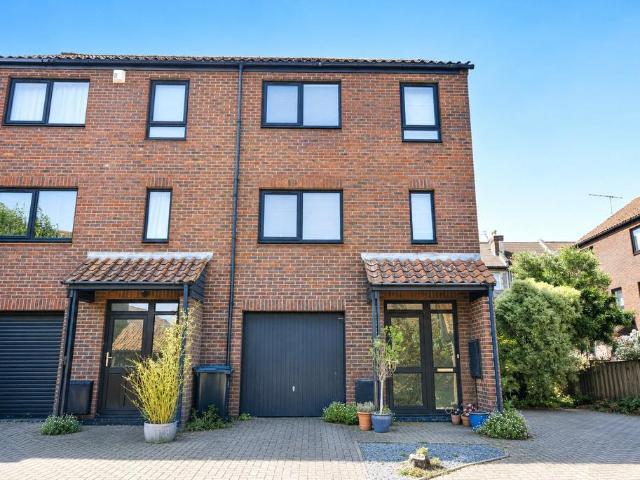 House for rent in Hotwells, Feckenham