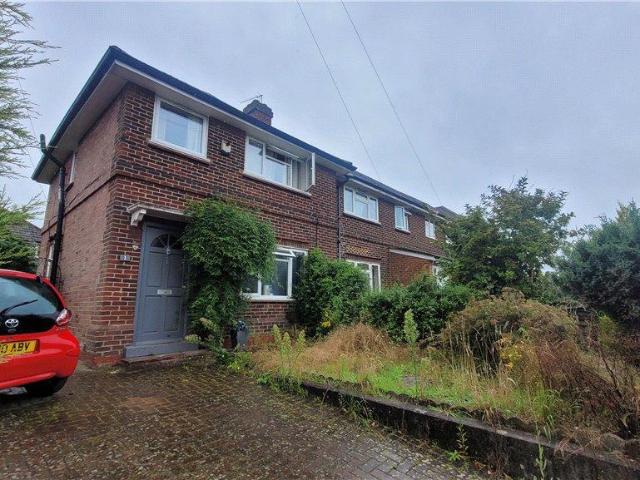 House for rent in Row Town, Surrey