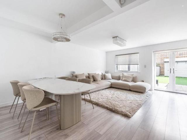 House for rent in Harrow Weald, Greater London