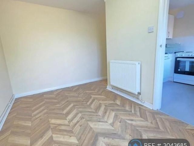 House for rent in Woodhall Farm, Pouchen End