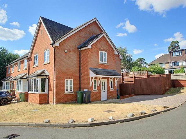 House for rent in Pouchen End, Hertfordshire