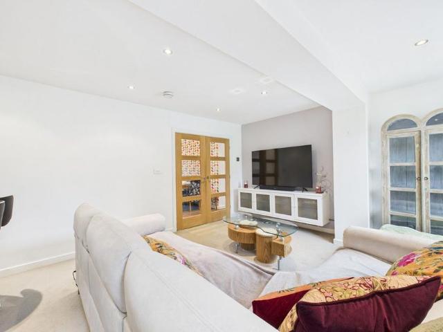 House for rent in Pouchen End, Hertfordshire