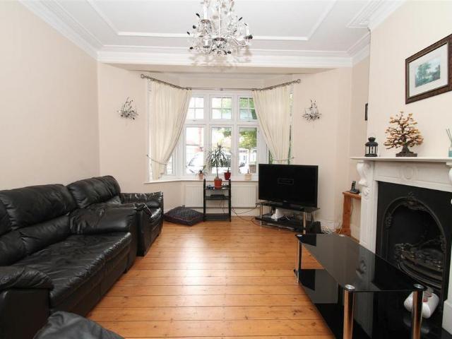 House for rent in Palmers Green, Greater London