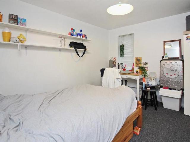 House for rent in Hales Place, The Bridge